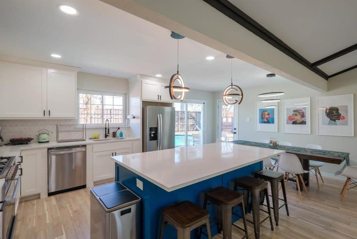 Perfect Getaway Home w Pool Jacuzzi Cinema Room