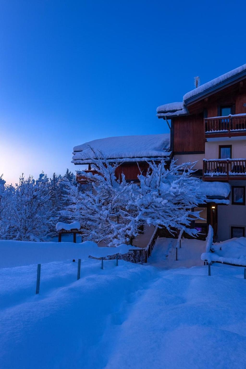 Appartement rénové au pied des pistes avec piscine, sauna, linge inclus et animaux acceptés