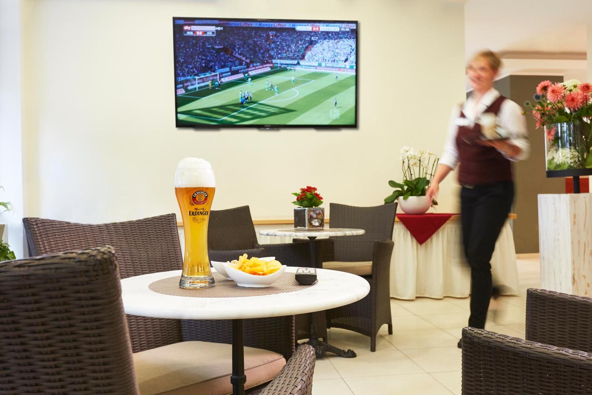 Communal lounge/ TV room