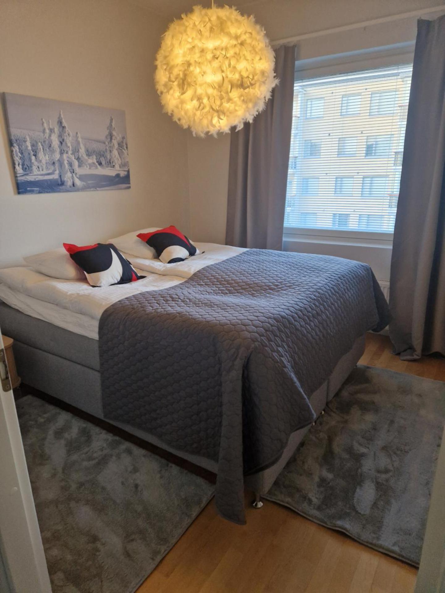 Top-Floor Apartment with Sauna and Free Parking near City Center