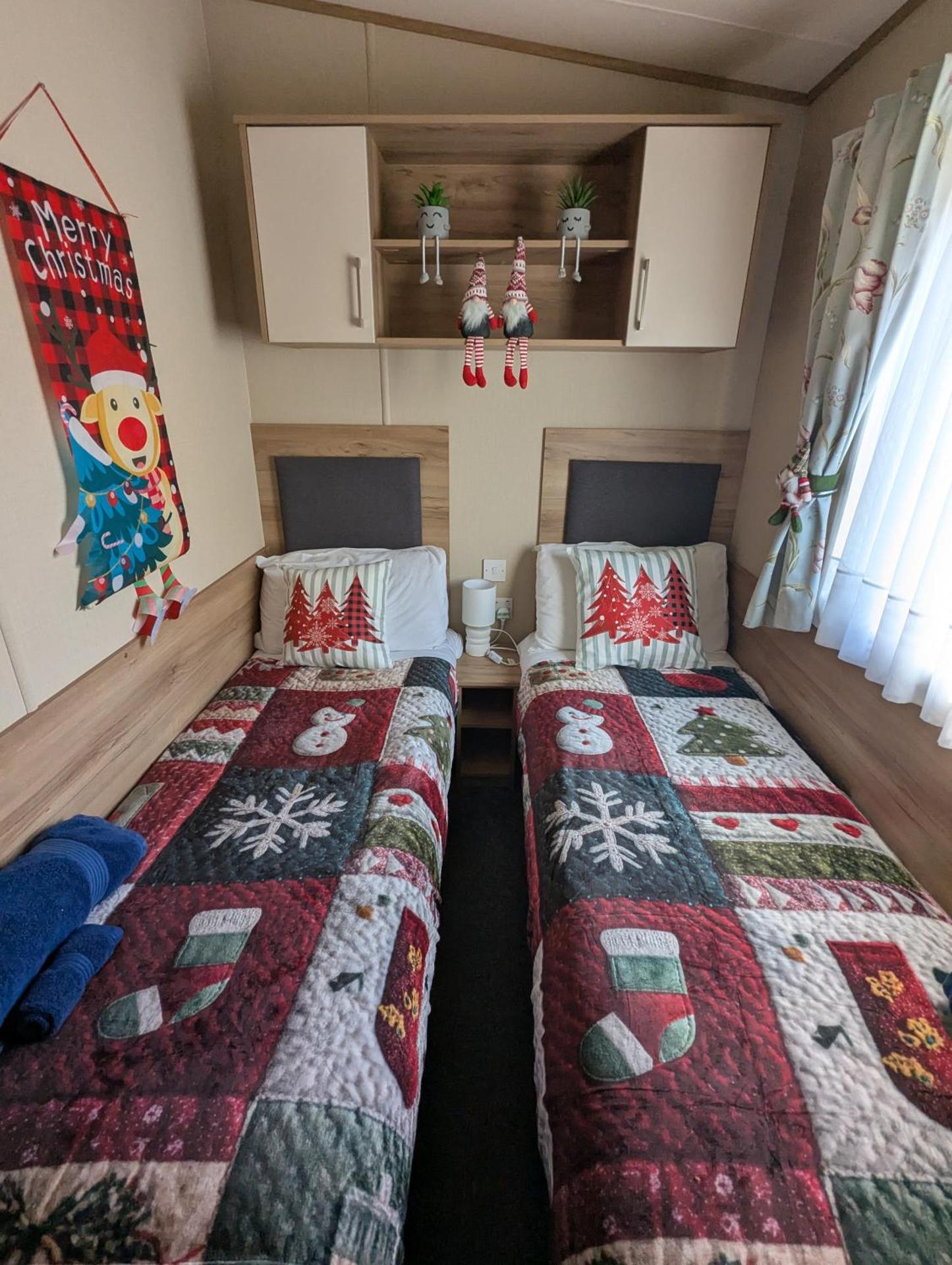 Hot Tub Getaways The Oakley 8 berth caravan with hot tub and quiet setting