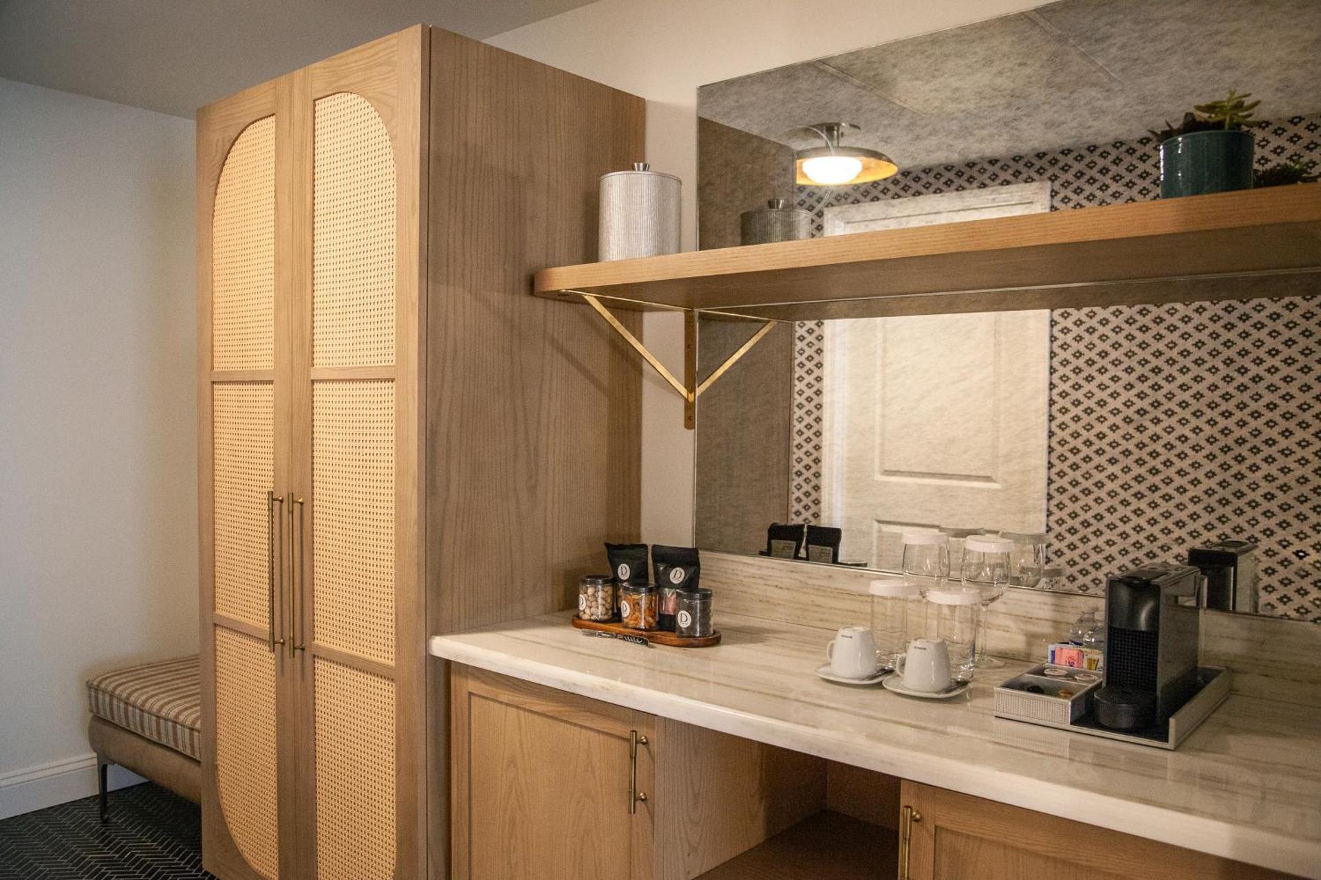 Coffee/tea facilities