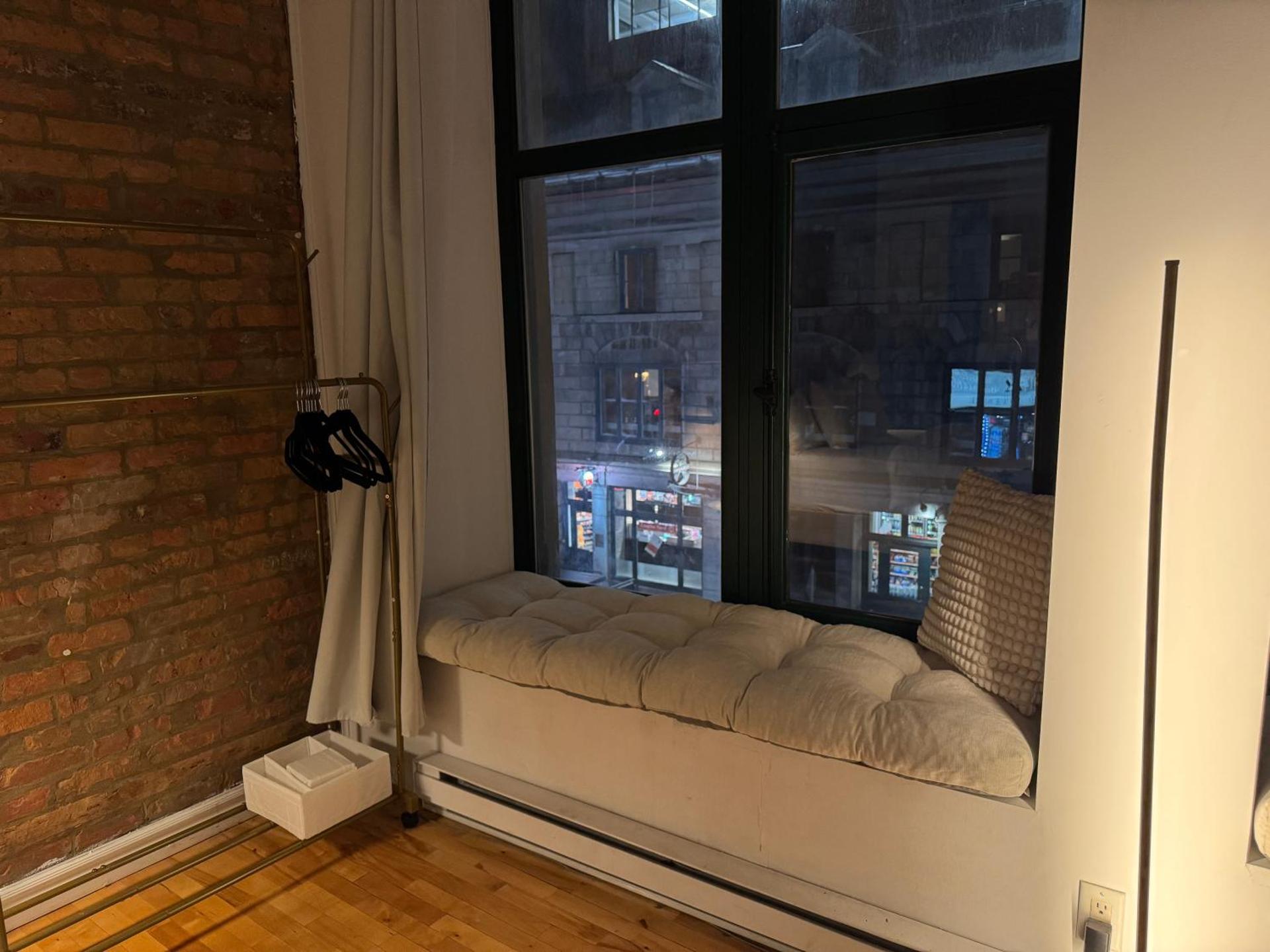 Top Location - The 777 Old Port Gem