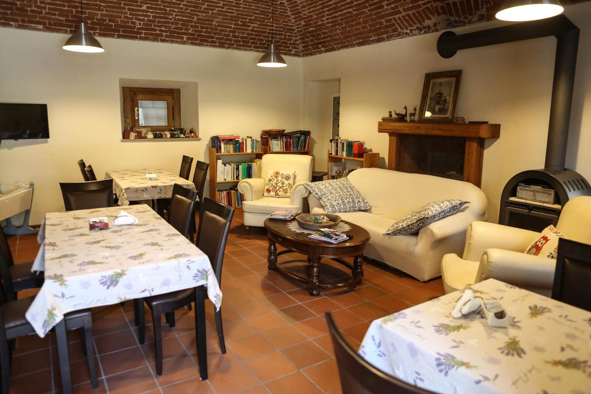 Communal lounge/ TV room