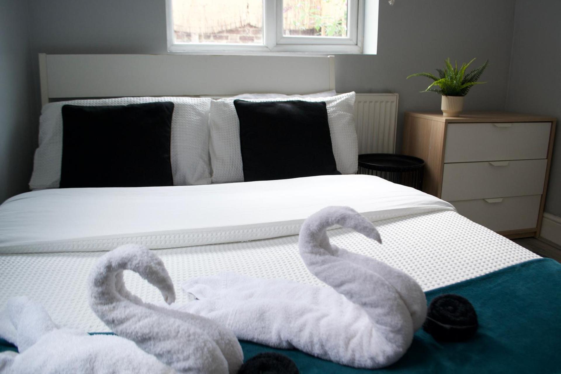 Stylish 2-Bed Garden Flat, 5 Mins to Brixton