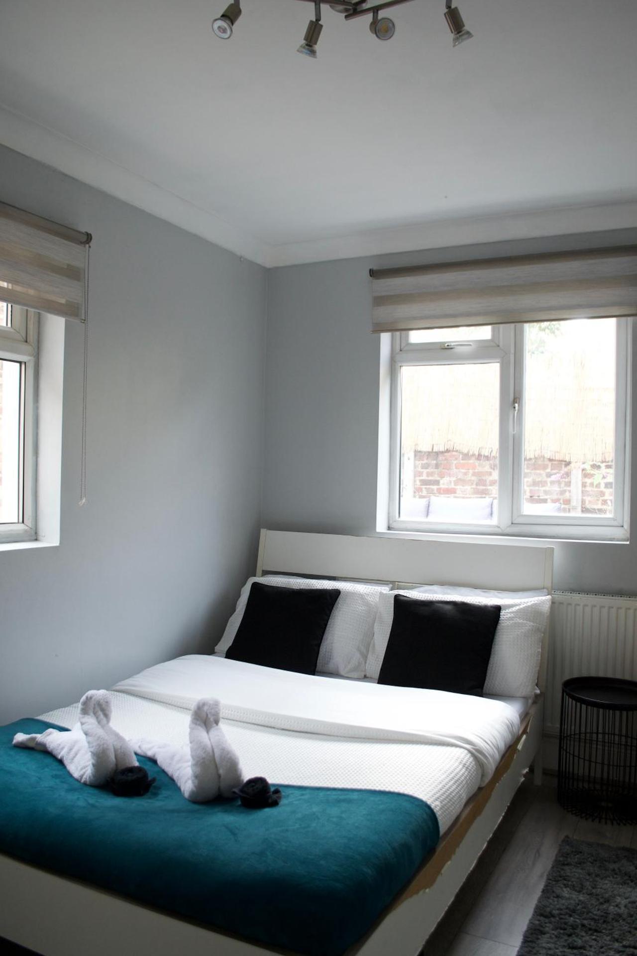 Stylish 2-Bed Garden Flat, 5 Mins to Brixton