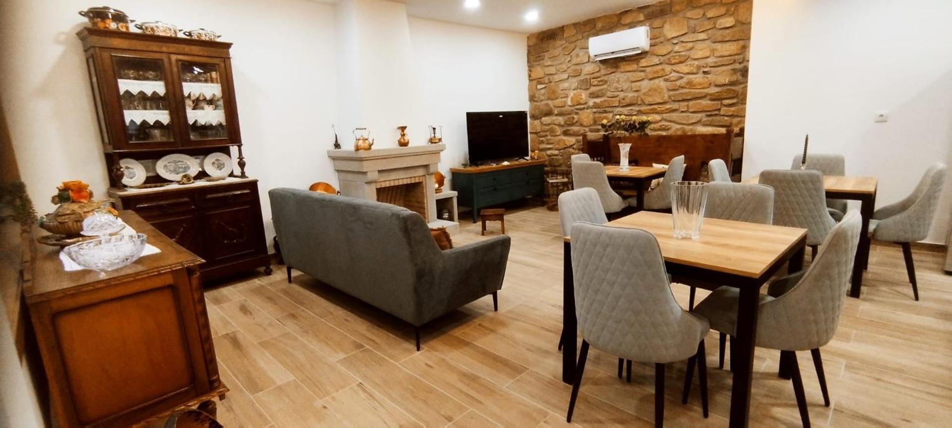 Communal lounge/ TV room