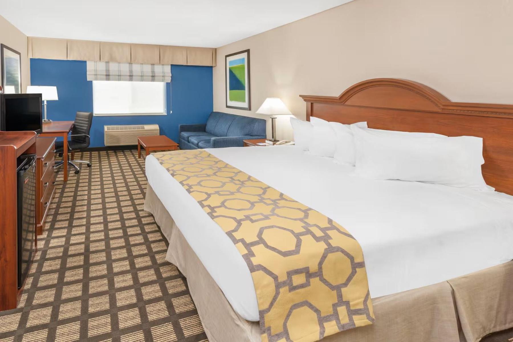 Baymont by Wyndham Galesburg