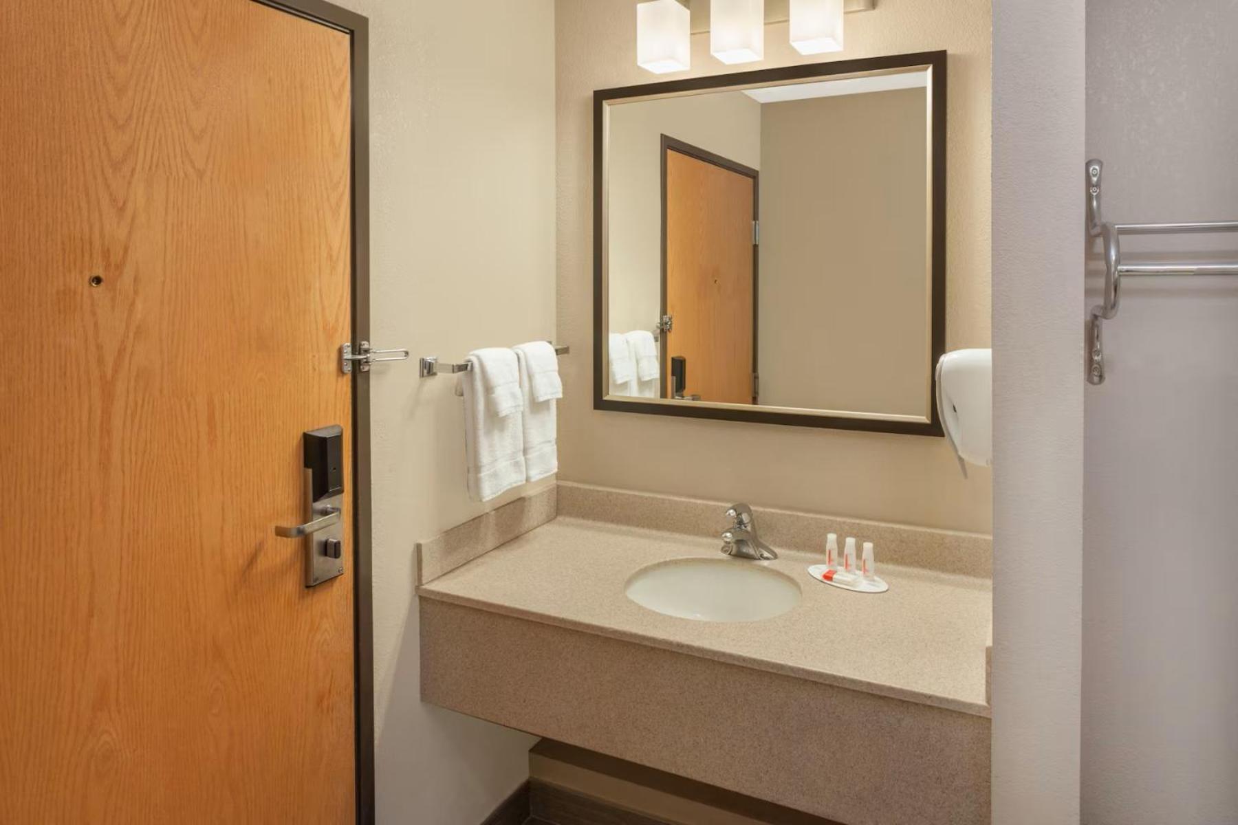 Baymont by Wyndham Galesburg