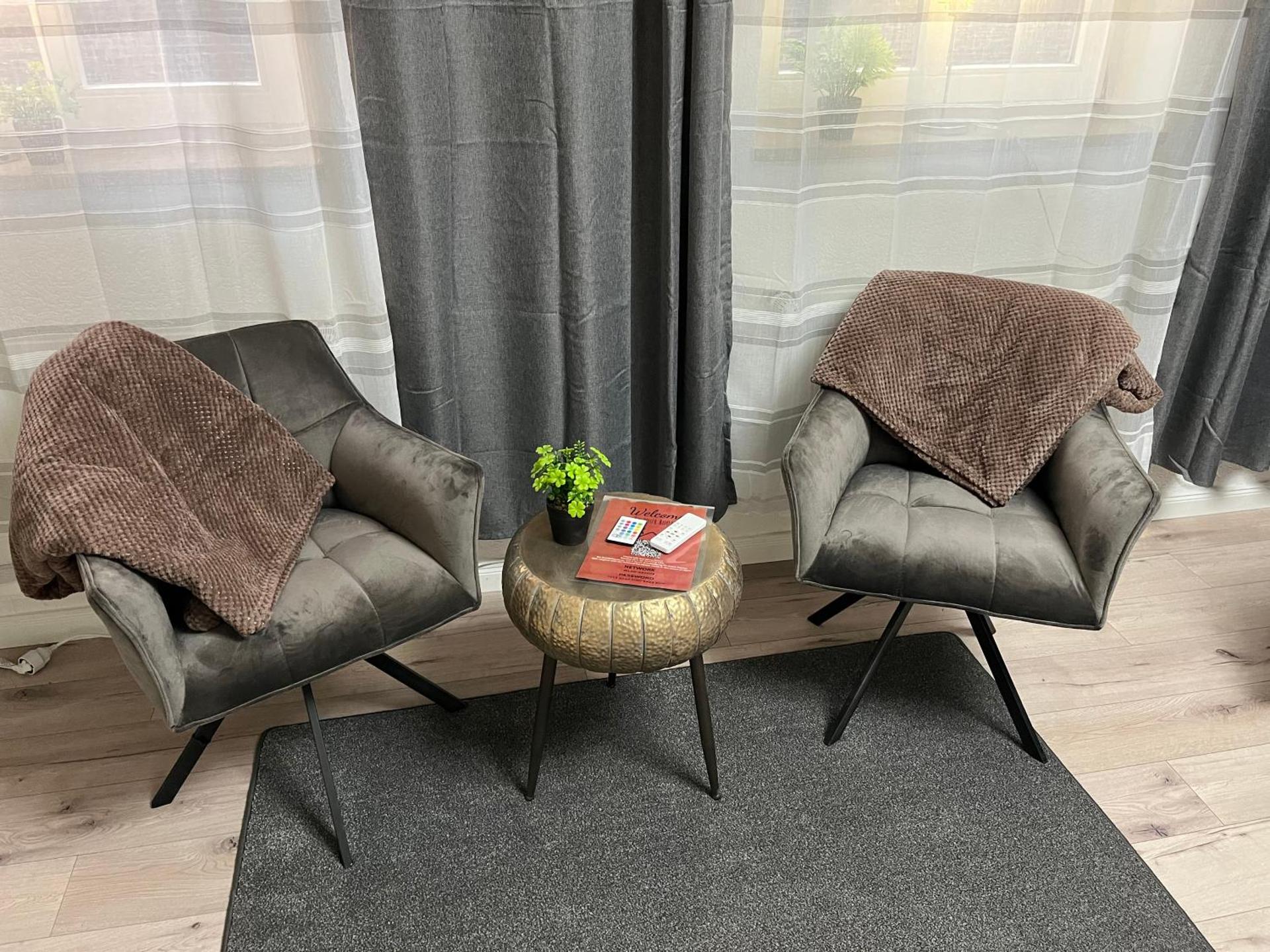 Communal lounge/ TV room