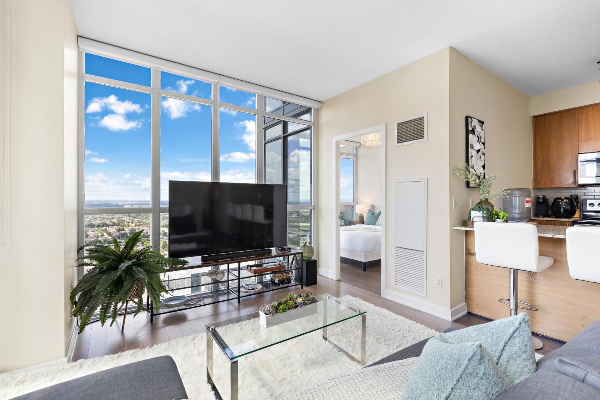 Ultra Luxurious 2.5 Bedroom 2 Full Bathroom 1 Parking Condo Near SQ1 Striking Views