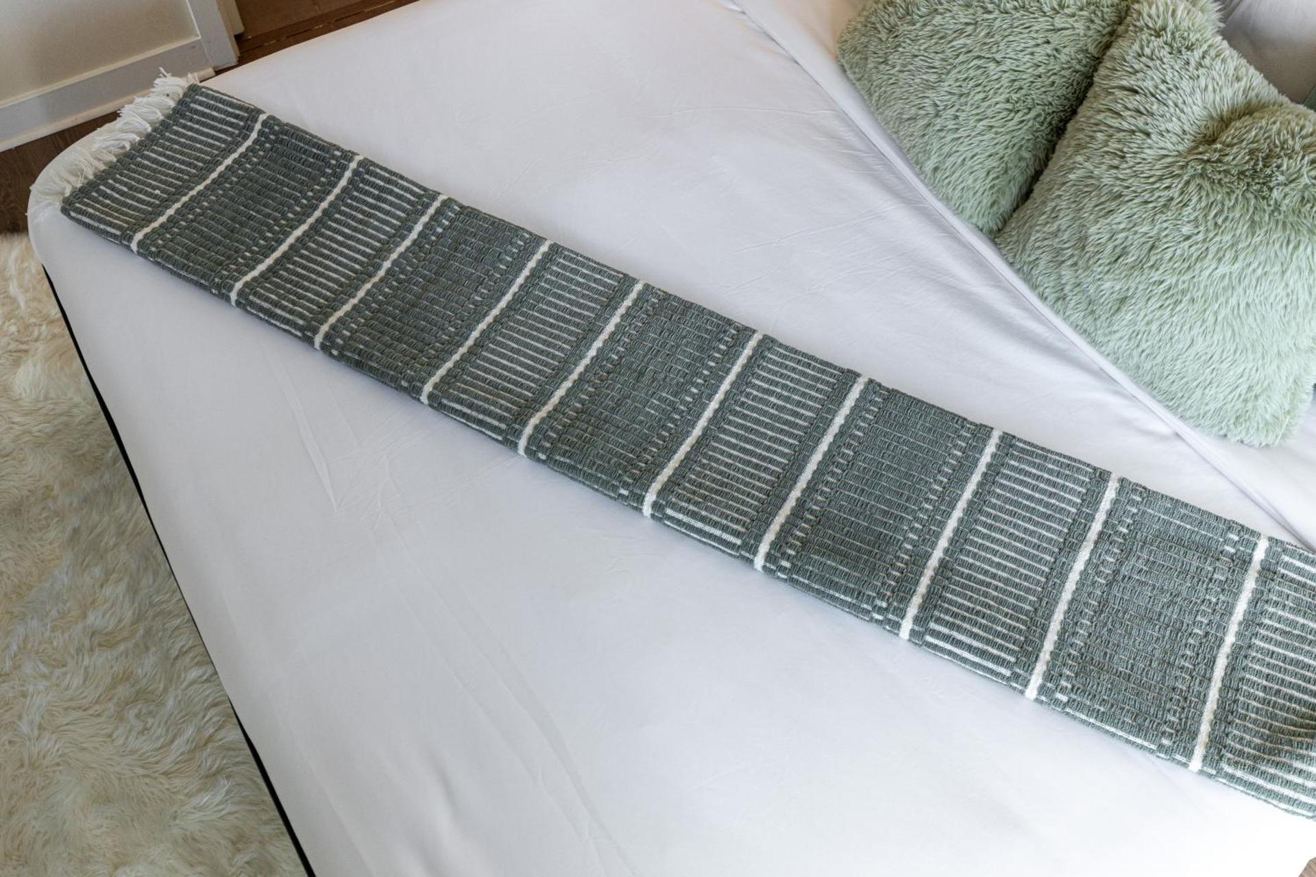 Ultra Luxurious 2.5 Bedroom 2 Full Bathroom 1 Parking Condo Near SQ1 Striking Views