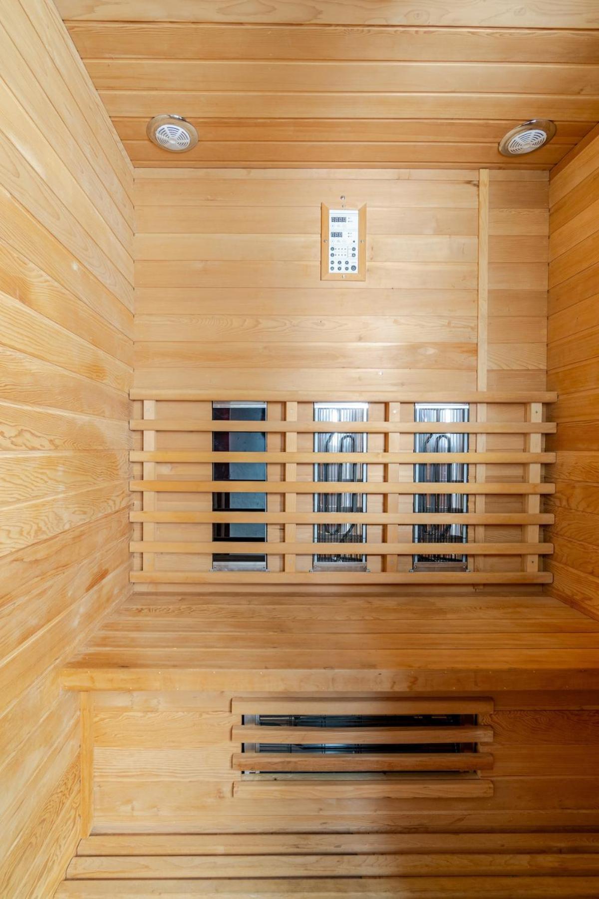 Unique private guesthouse 'The Iglo'