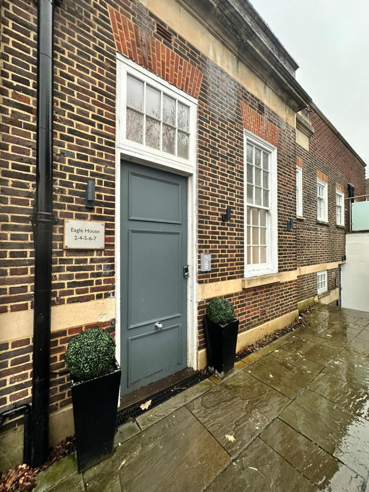 Stunning 1 Bed Apartment - Perfect for Couples or Solo Stays