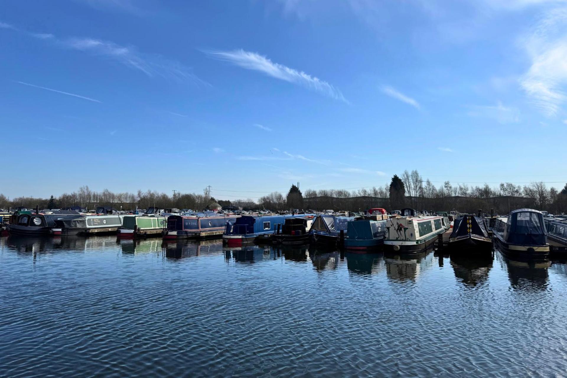 The Swan Flotel - Barton Marina