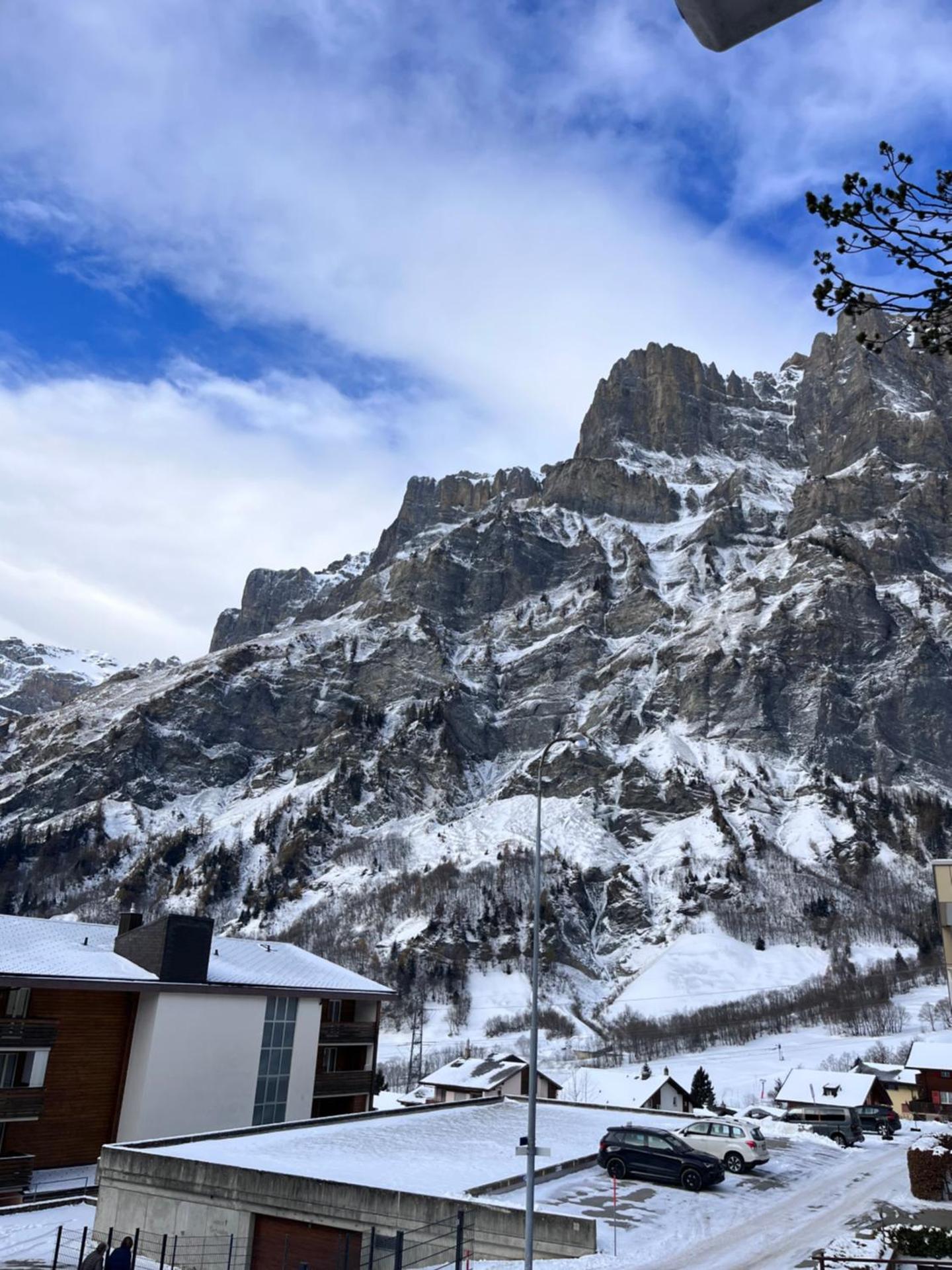 Family friendly duplex with free parking