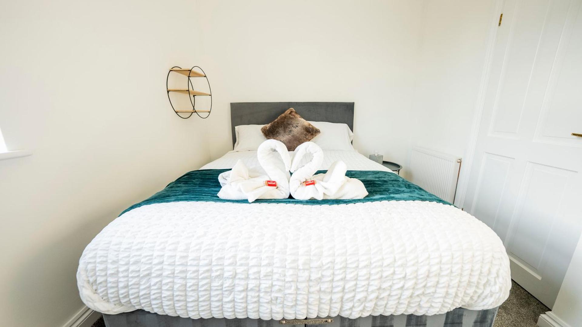 Cosy 2-Bedroom Townhouse - FREE Parking