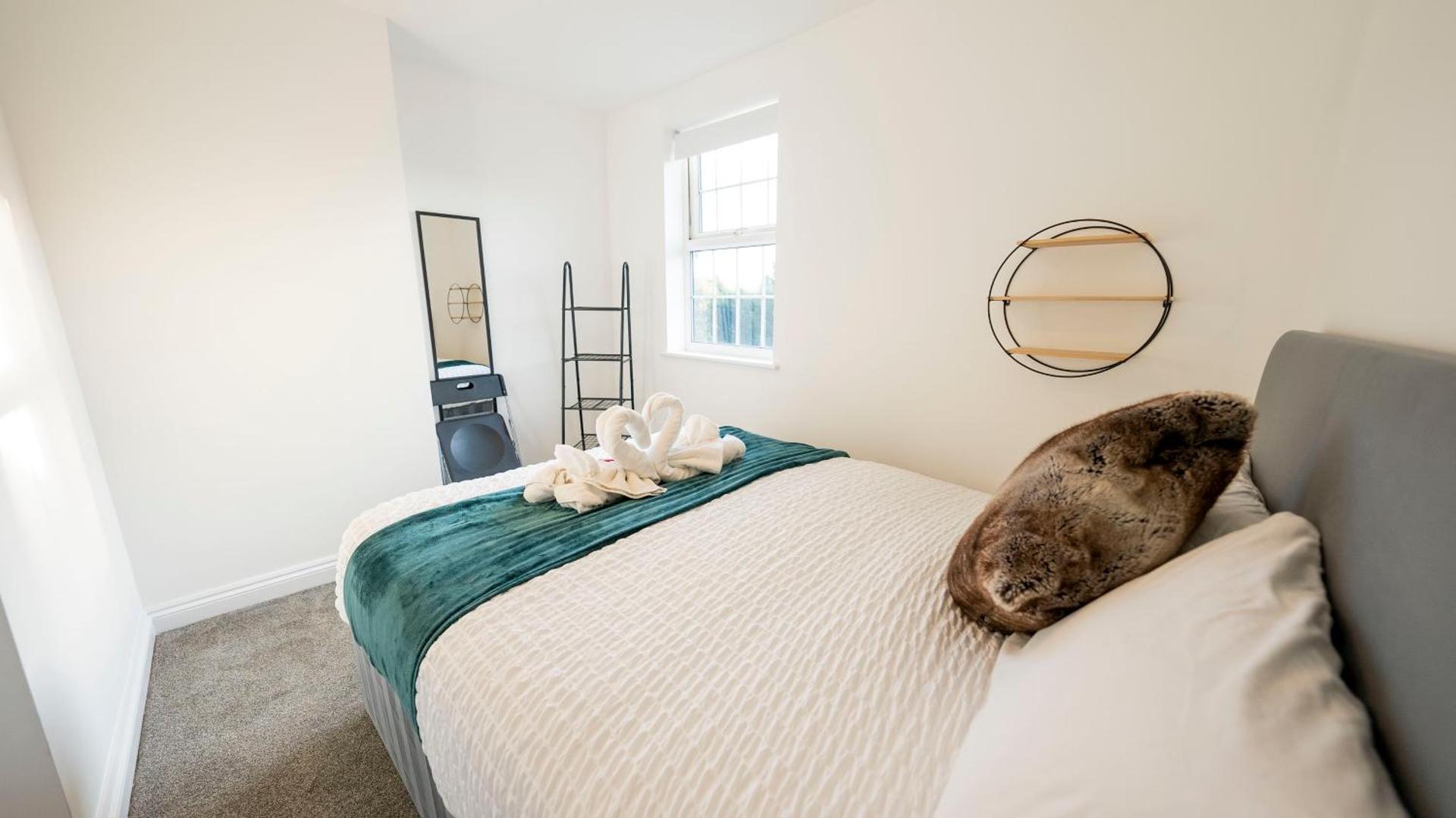 Cosy 2-Bedroom Townhouse - FREE Parking