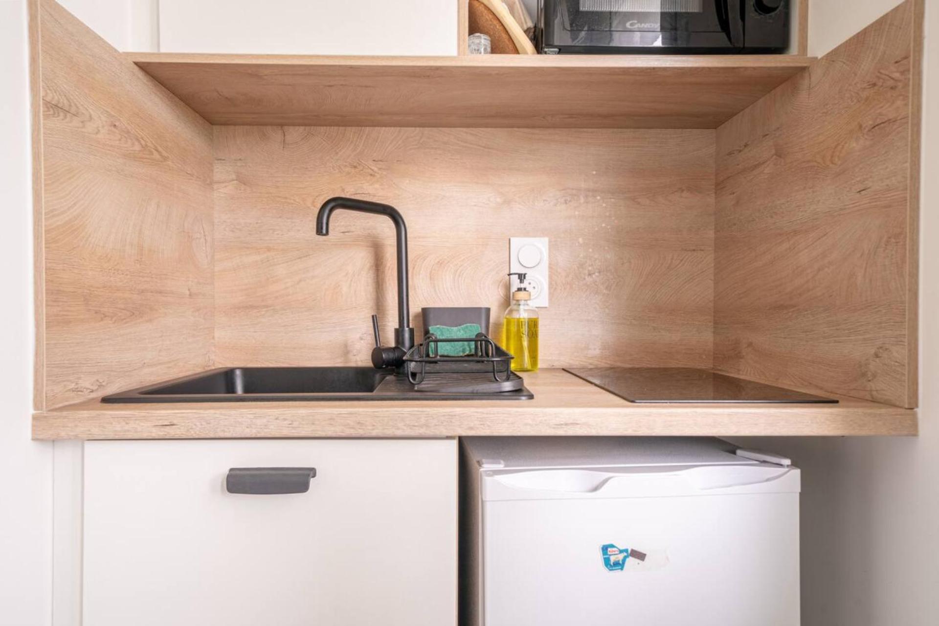 Kitchen or kitchenette