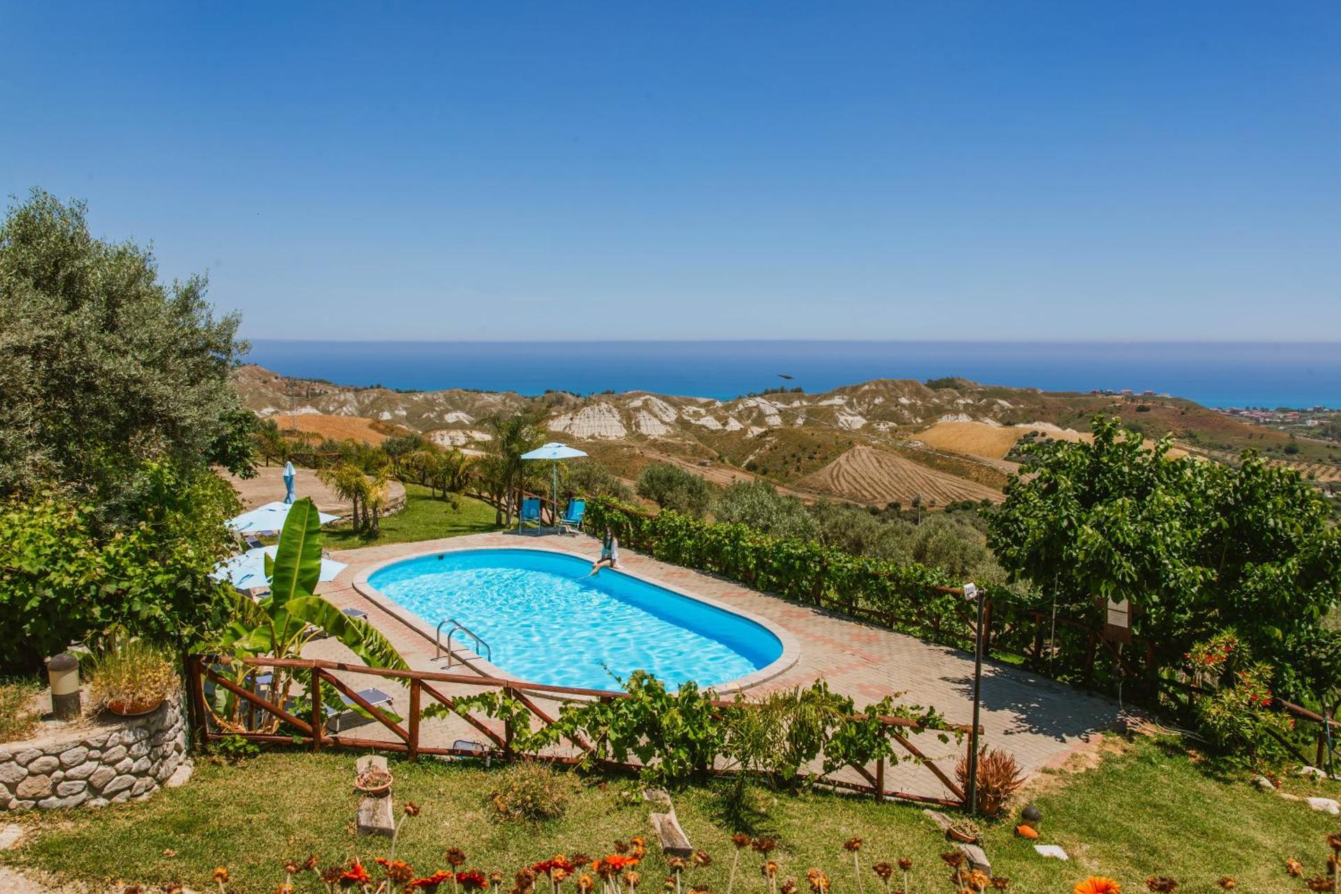 Calàmi - Villa Romeo - Private Apartments with Pool, Seaview & Olive Grove