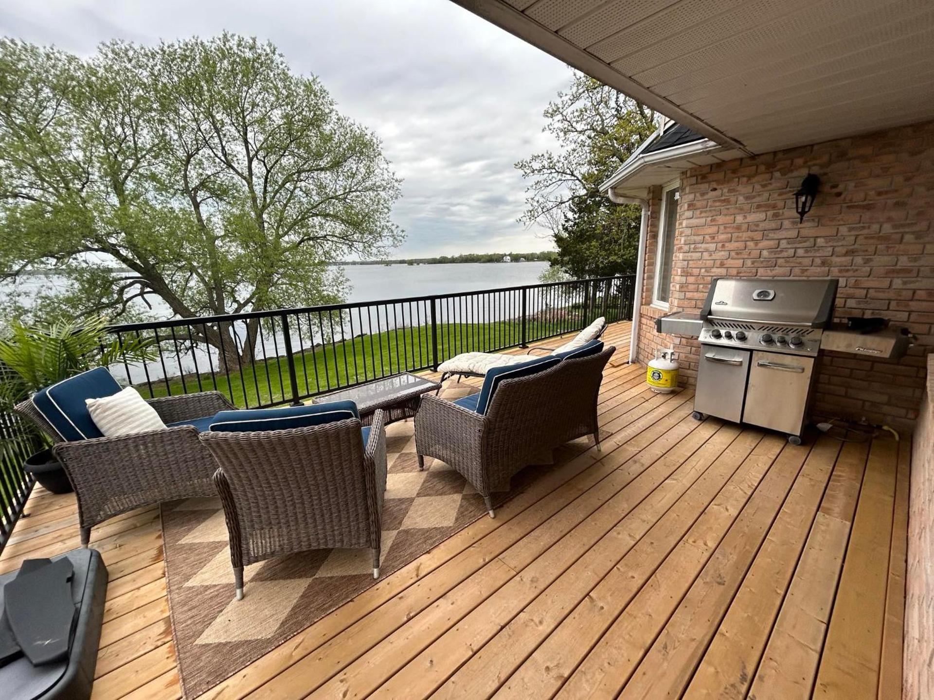 Queen Suite with Private Ensuite at Fancie's PEC - Suite 1