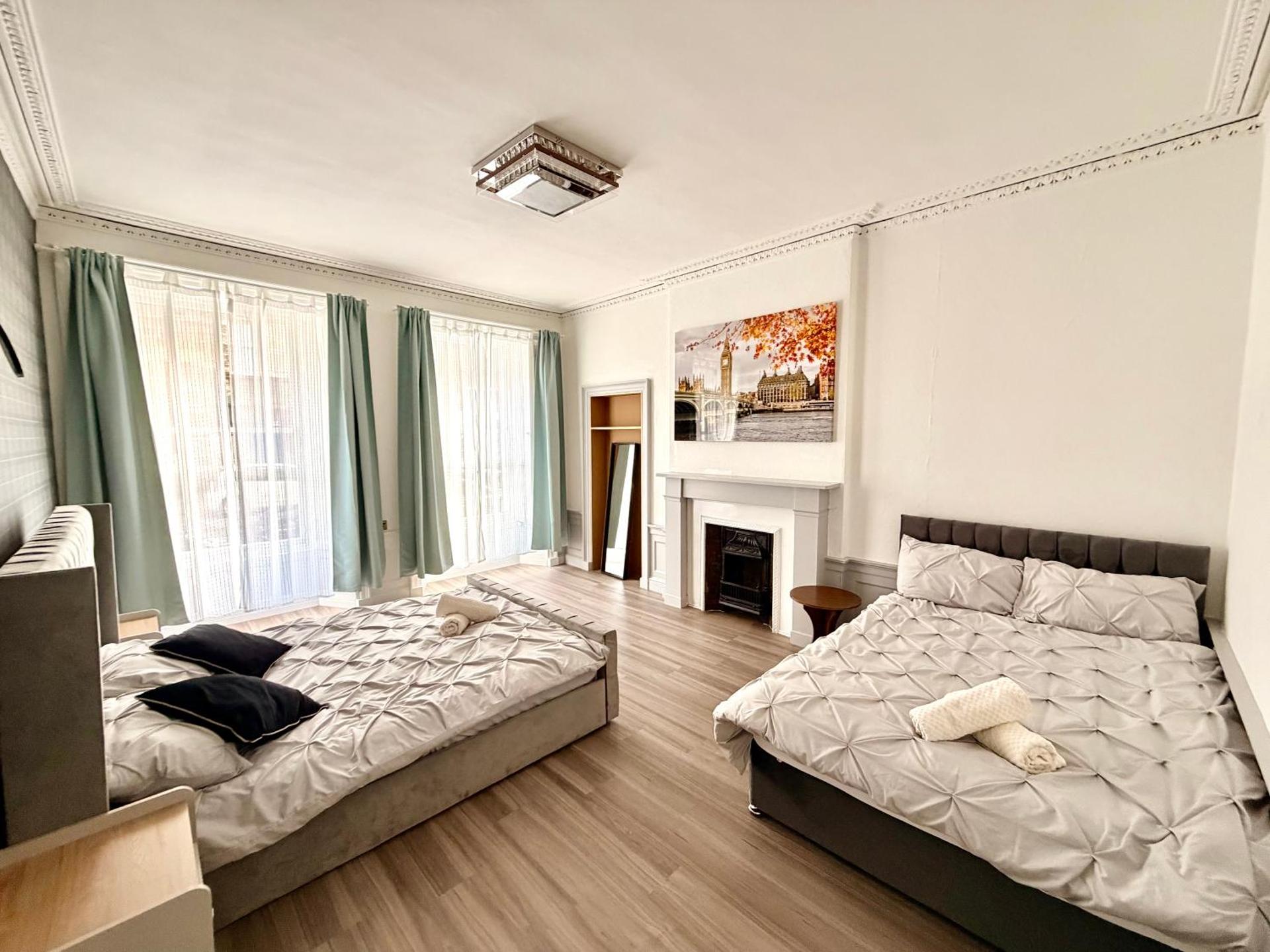 The Handy Hub Luxury Victorian Apartment - Fast WiFi & Central Edinburgh