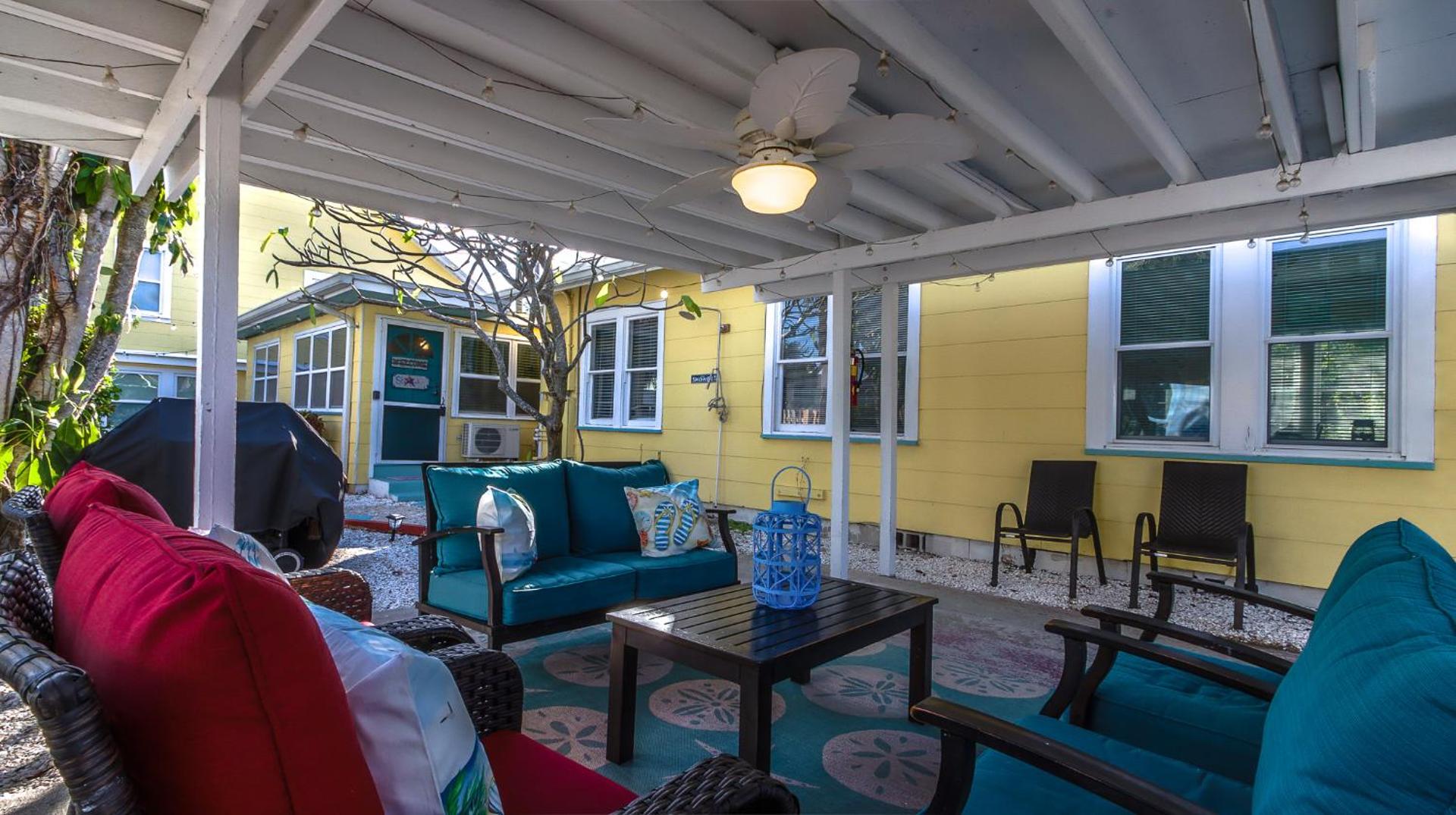 1BR 1BA NorthStar Bungalow. Just Steps to the beach and the bay.