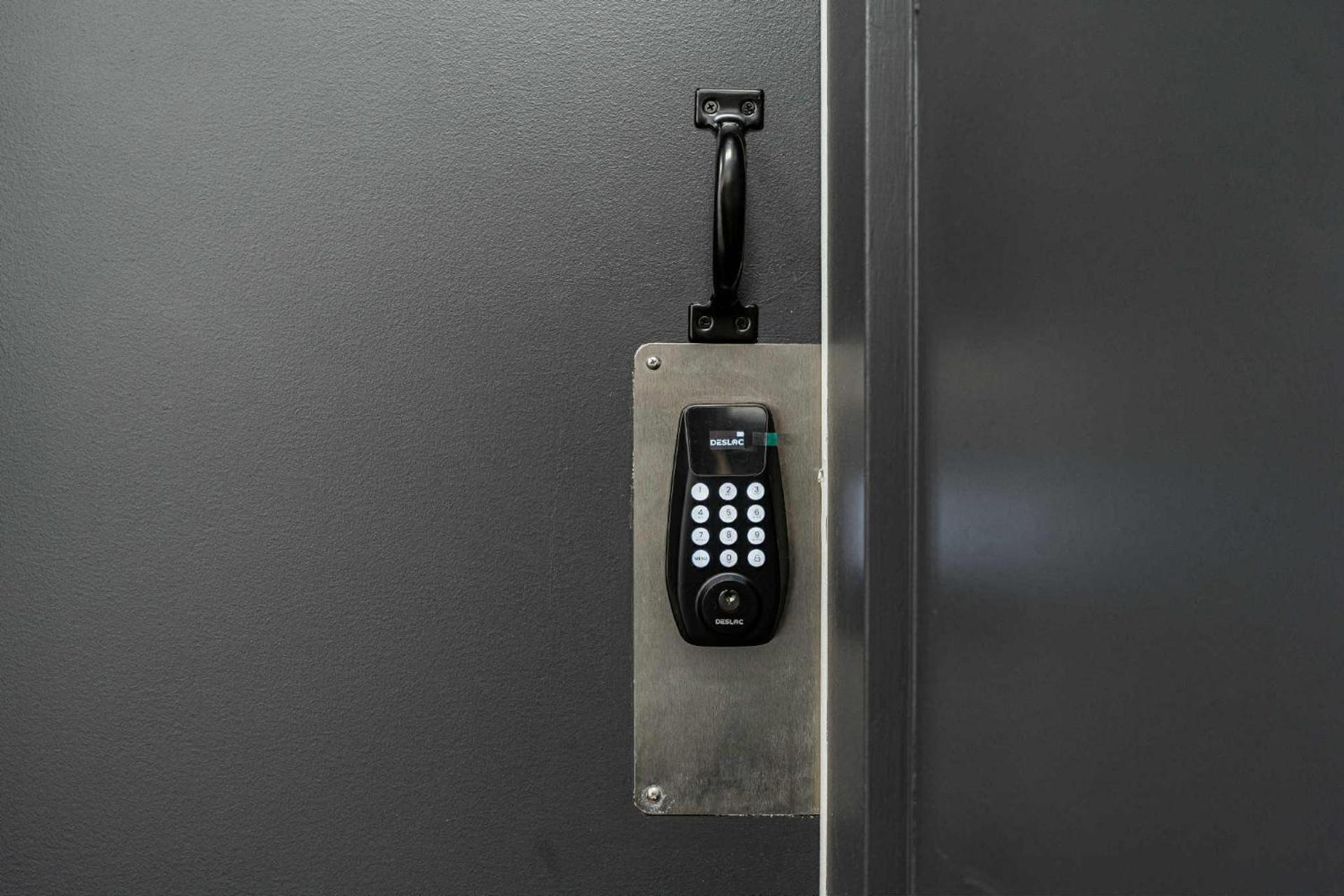 Quiet studio For 2 Guest With Parking