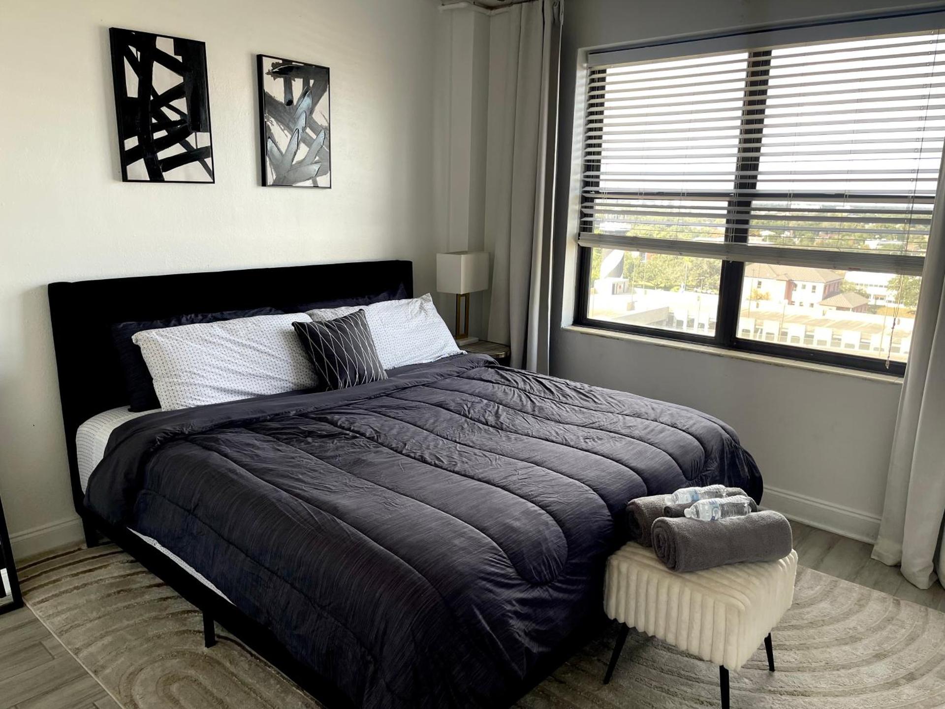 Modern Skyrise Condo Downtown Jax