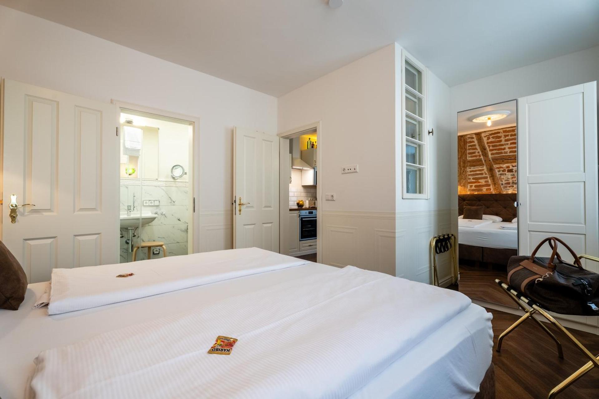 Apartment with Shower