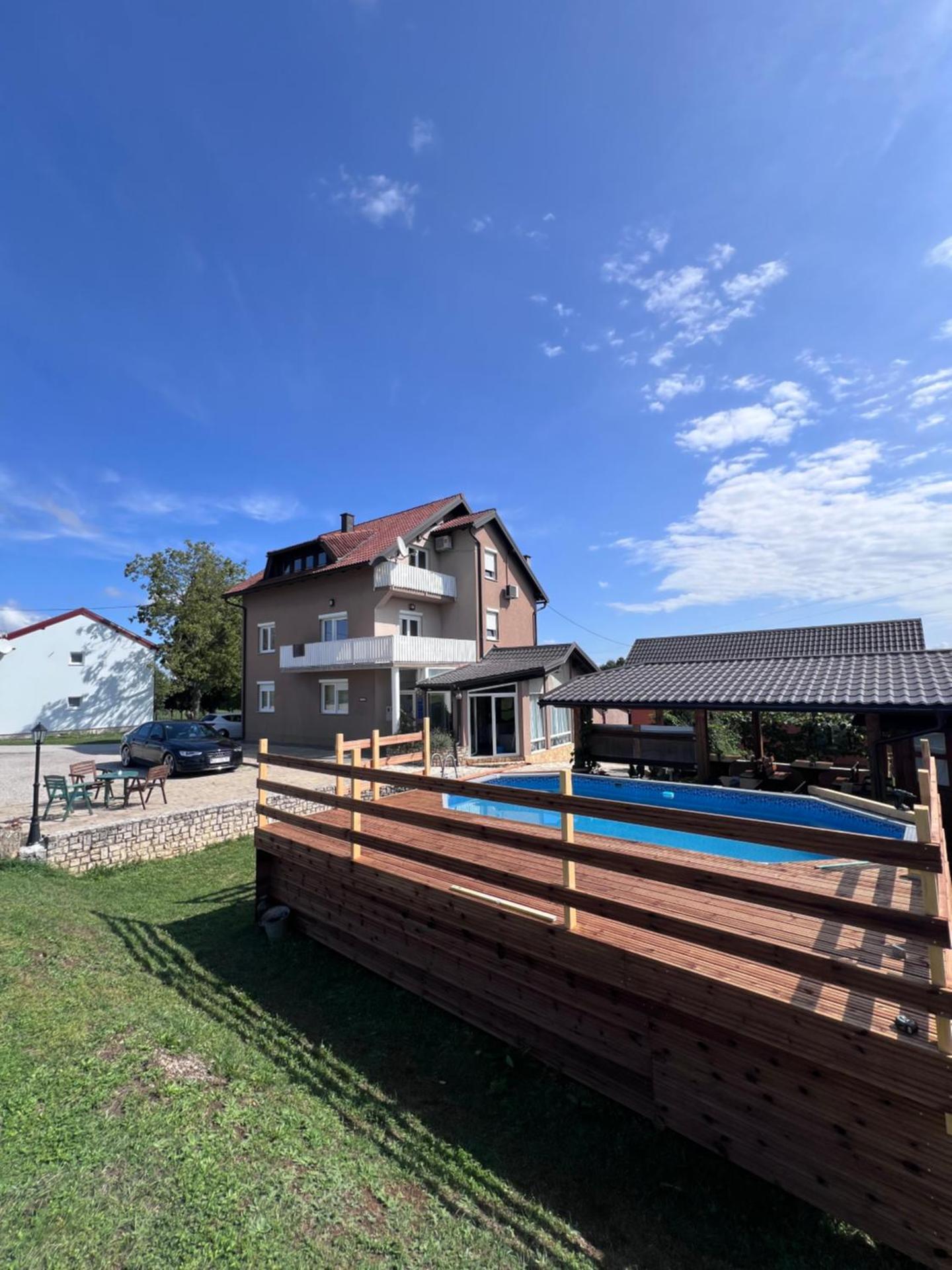 Apartments and Rooms Kristina