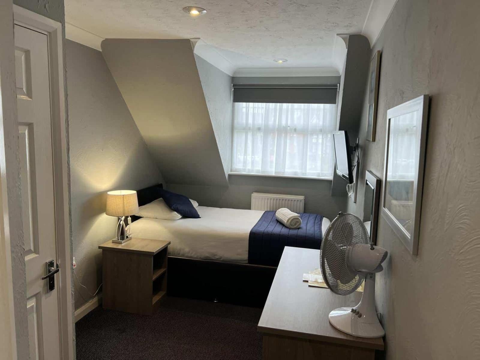 Corner House Hotel Gatwick with bookable Holiday parking