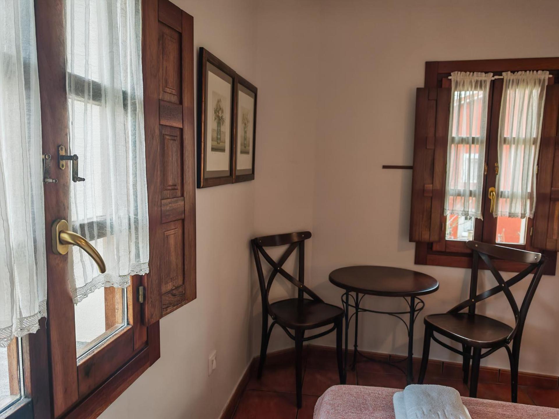 Apartment with Mountain View