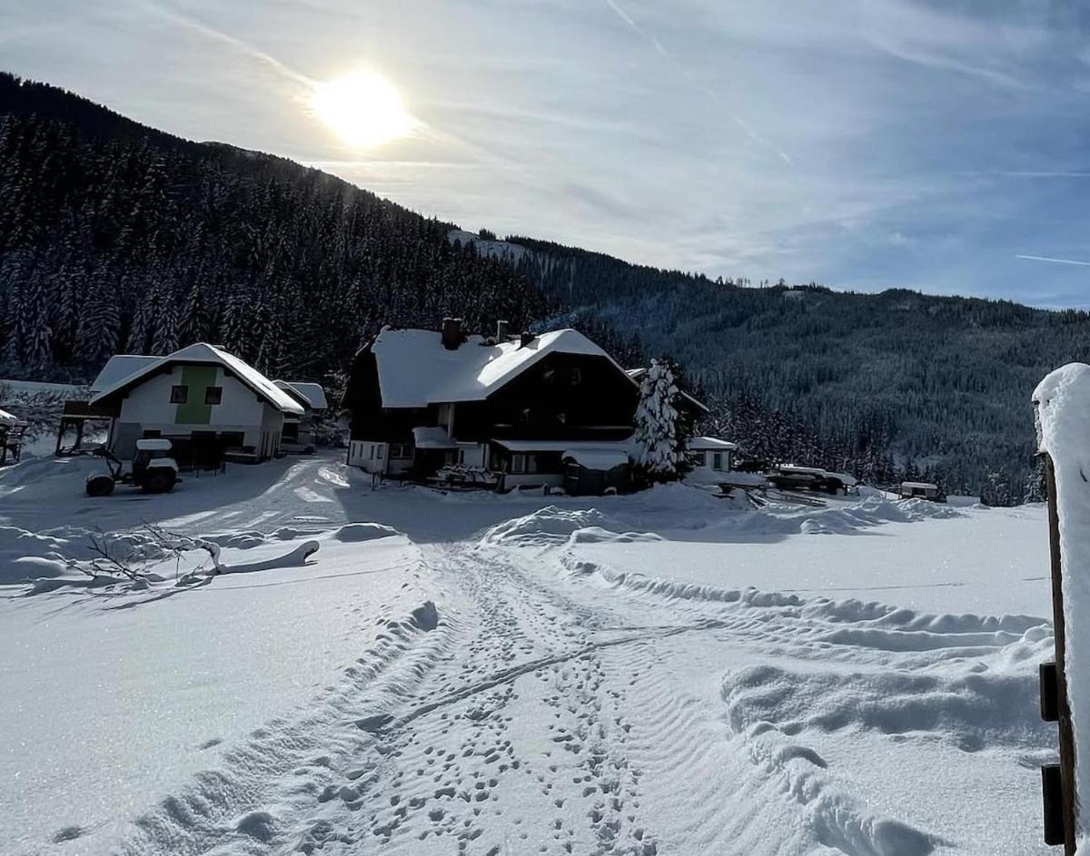 Hirzhof SO Bike&Ski Ridehaus Ski In Ski Out