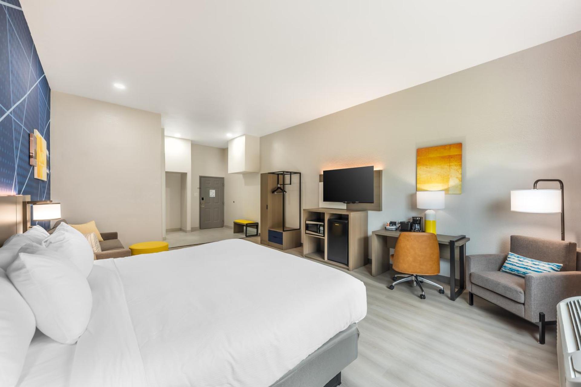 Communal lounge/ TV room