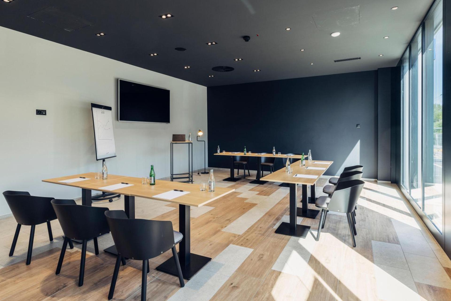 Meeting/conference room