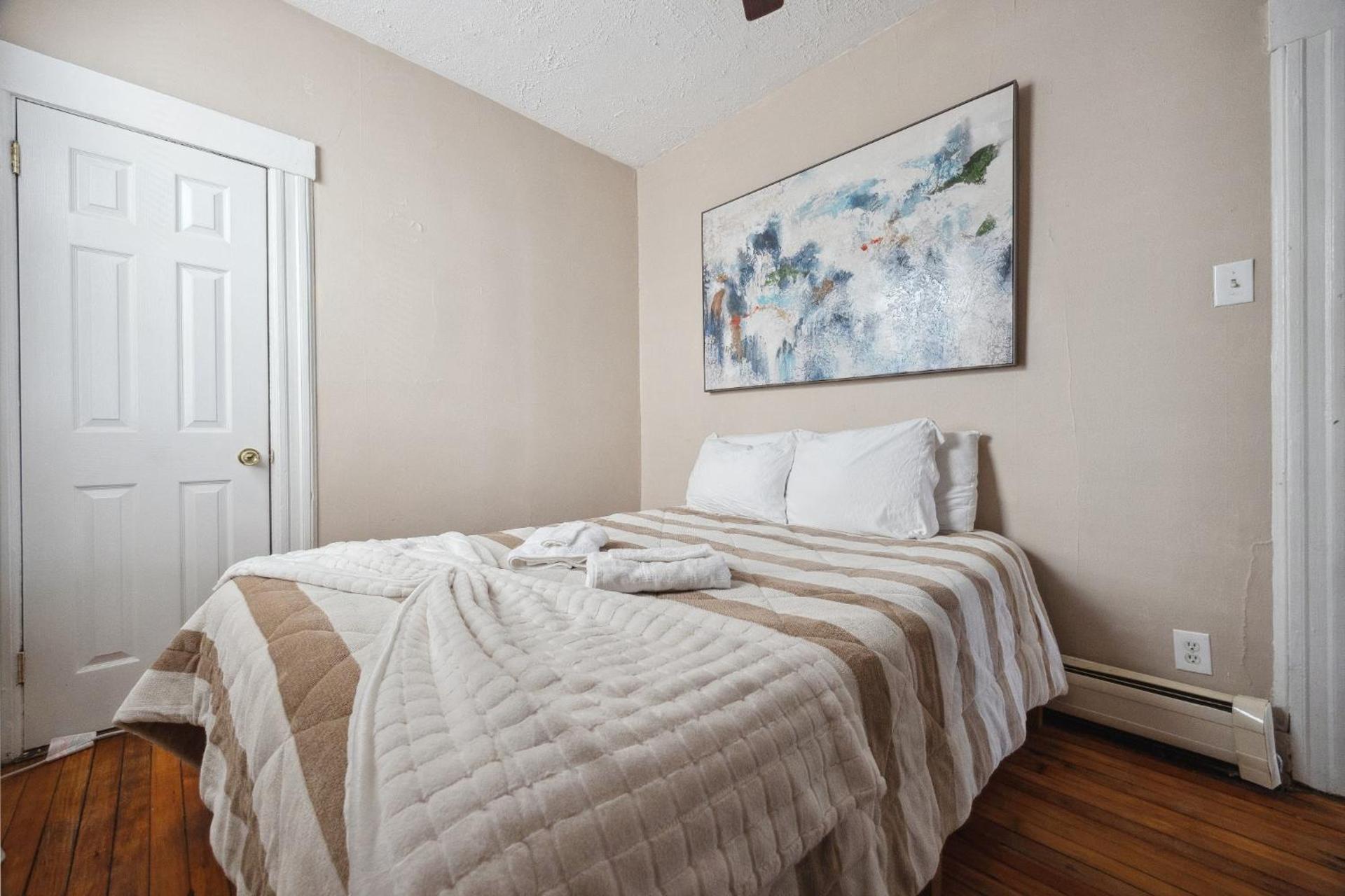 Spacious & Stylish 2BR Apartment Near Manhattan