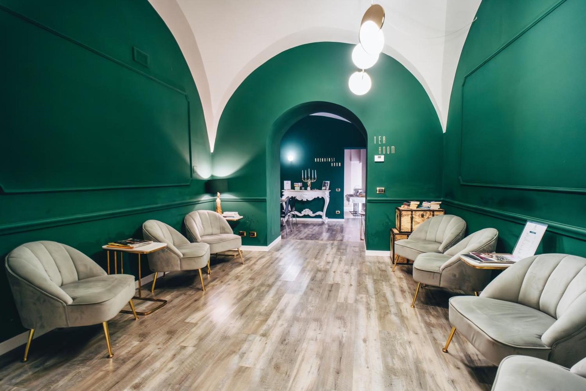 Communal lounge/ TV room