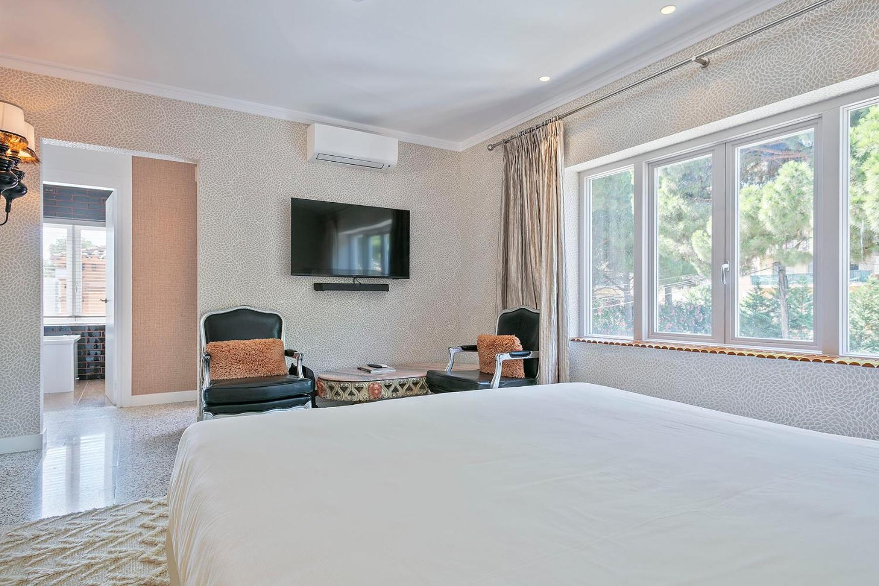 Junior Suite with Pool View