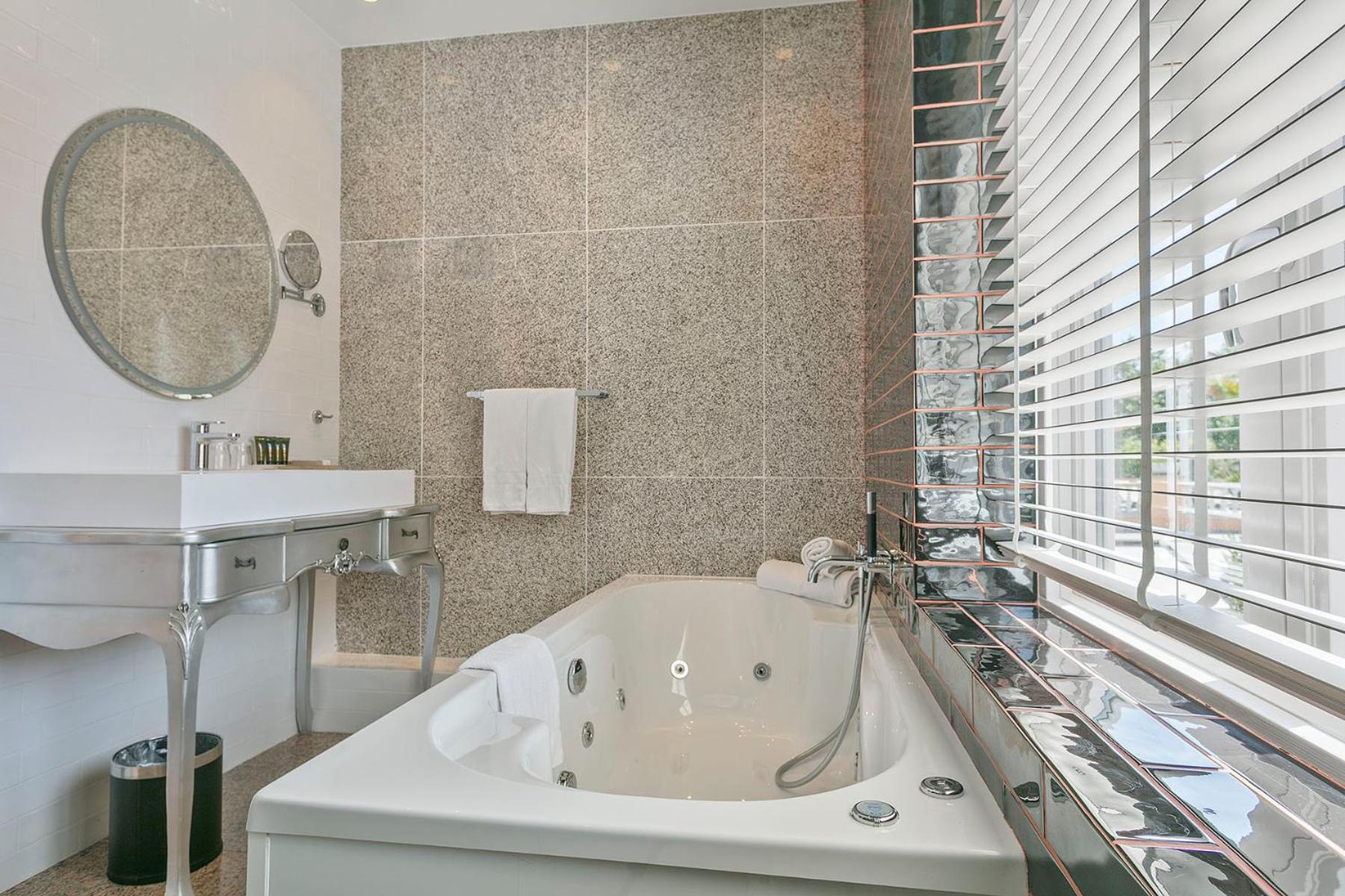 Junior Suite with Pool View