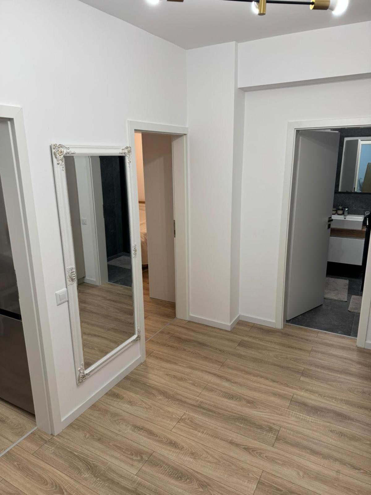 Modern 72m2 Apartment near Coresi Mall - Self Check-in - Free Parking