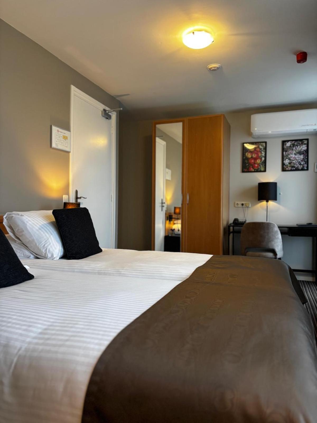 Twin Room with Spa Bath