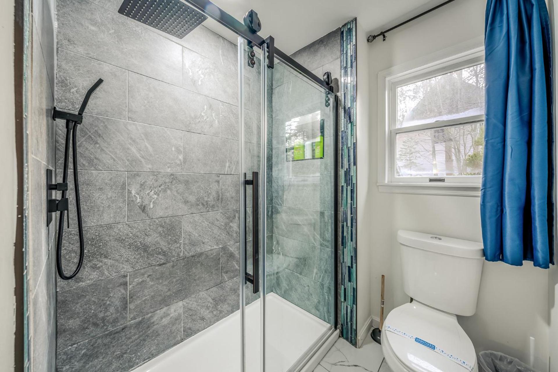 4BR Retreat with Hot Tub and Resort Style Amenities