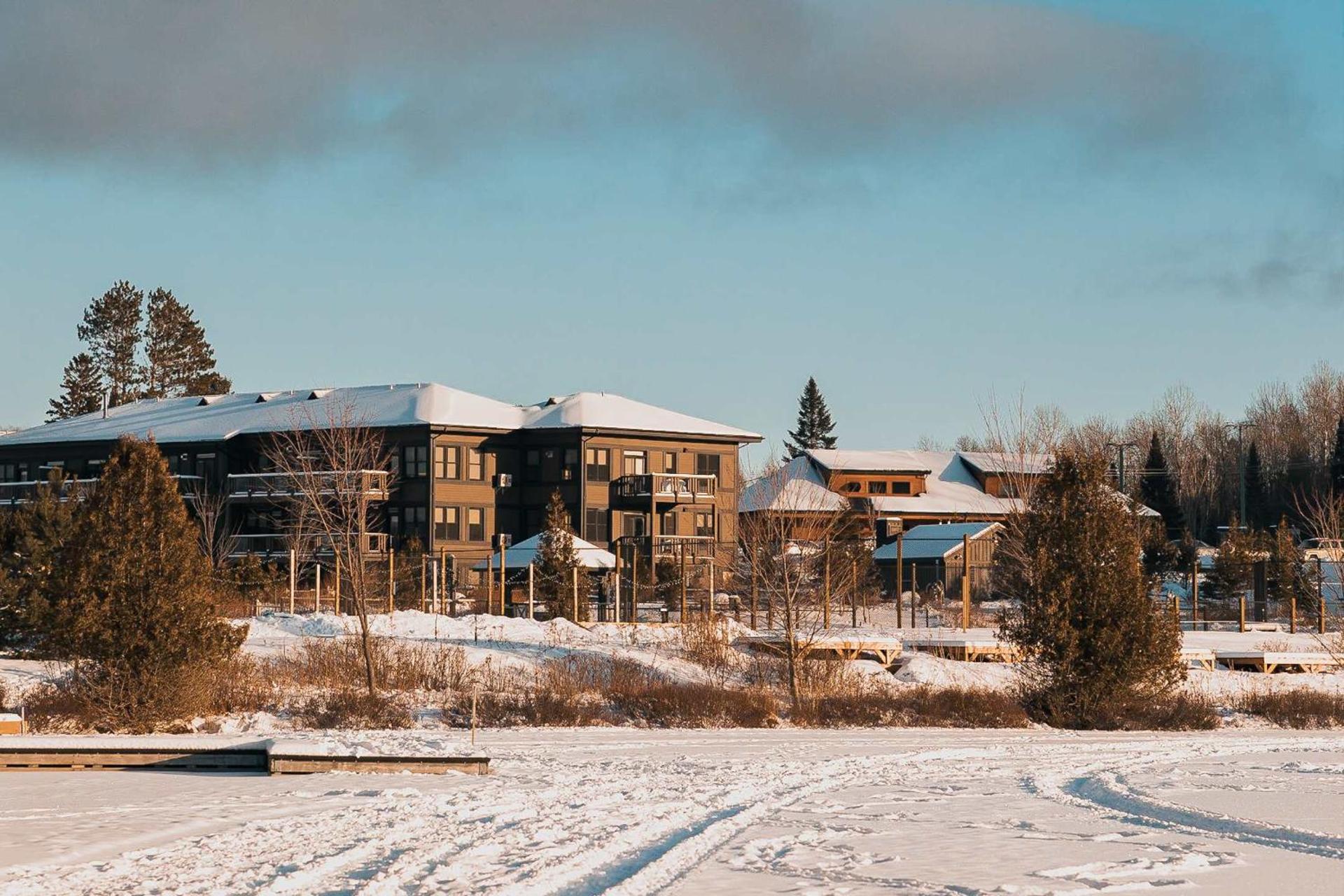 Waterfront Suite & Lake Resort