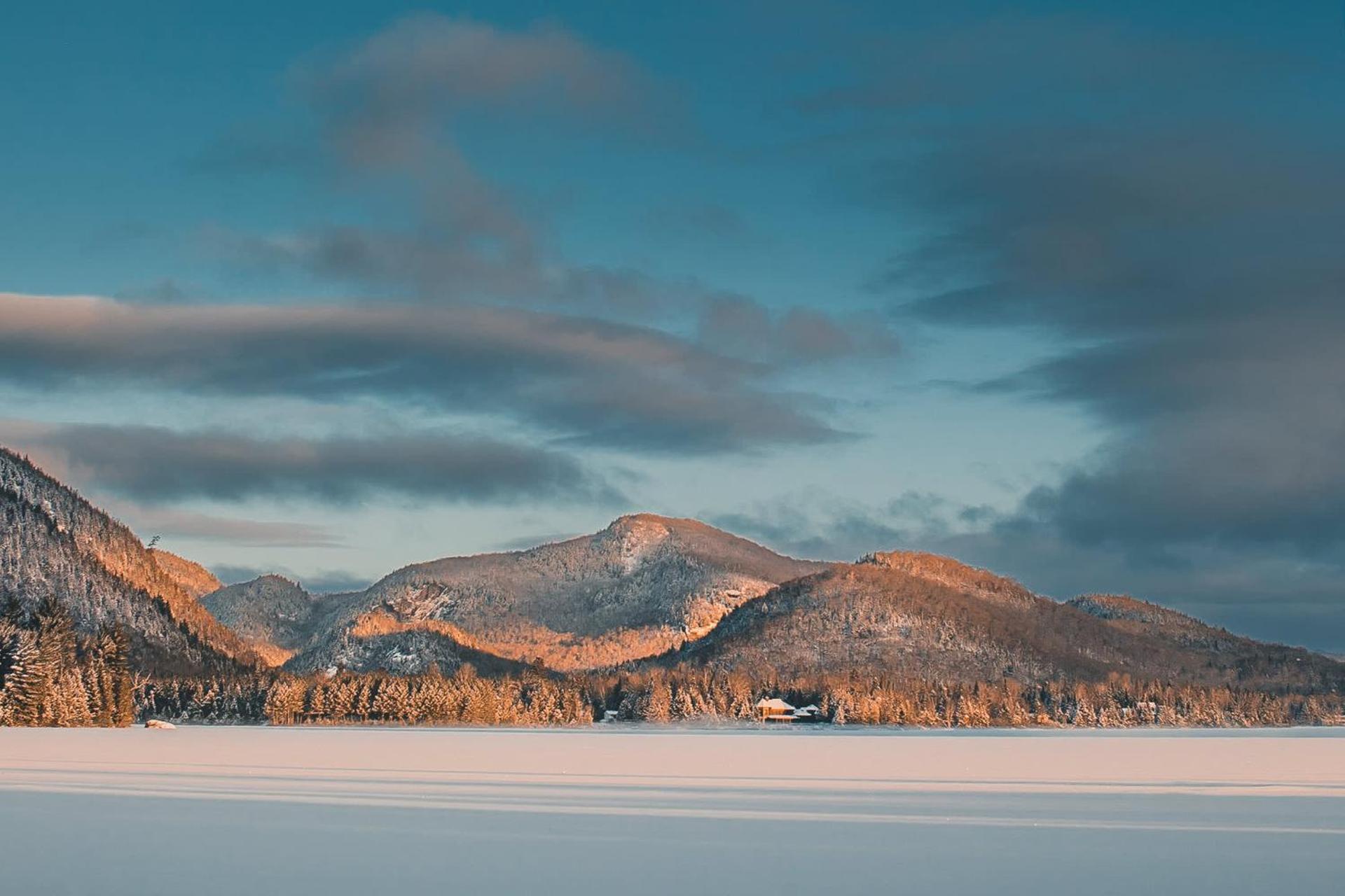 Lakefront & Mountain View - 1 Bedroom Resort Suite