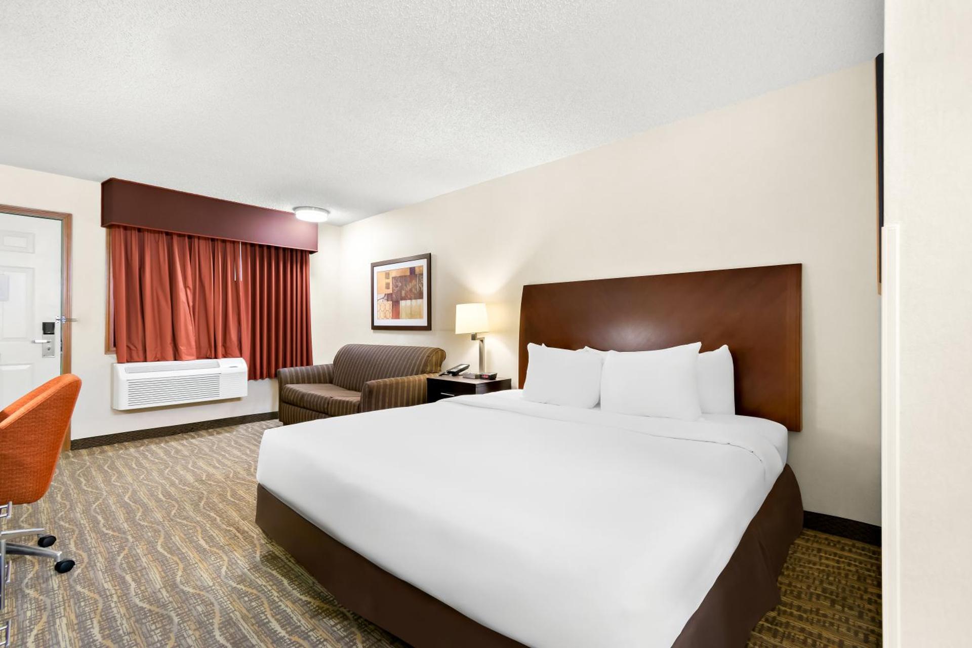 Queen Room with Sofa Bed - Non-Smoking