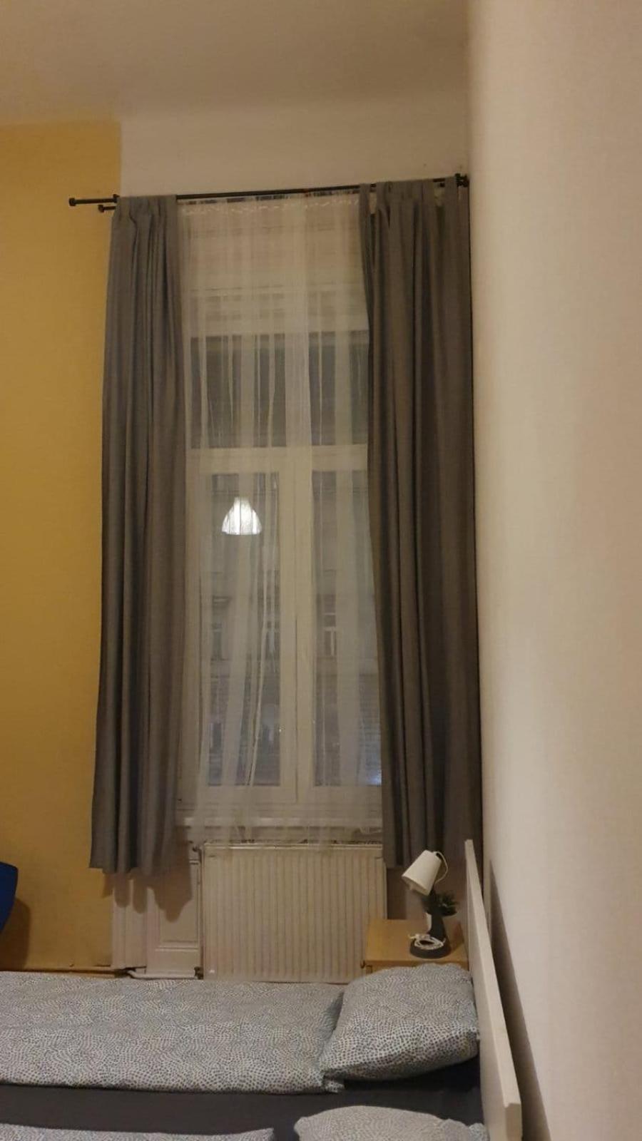 Cozy rooms near the New York cafe