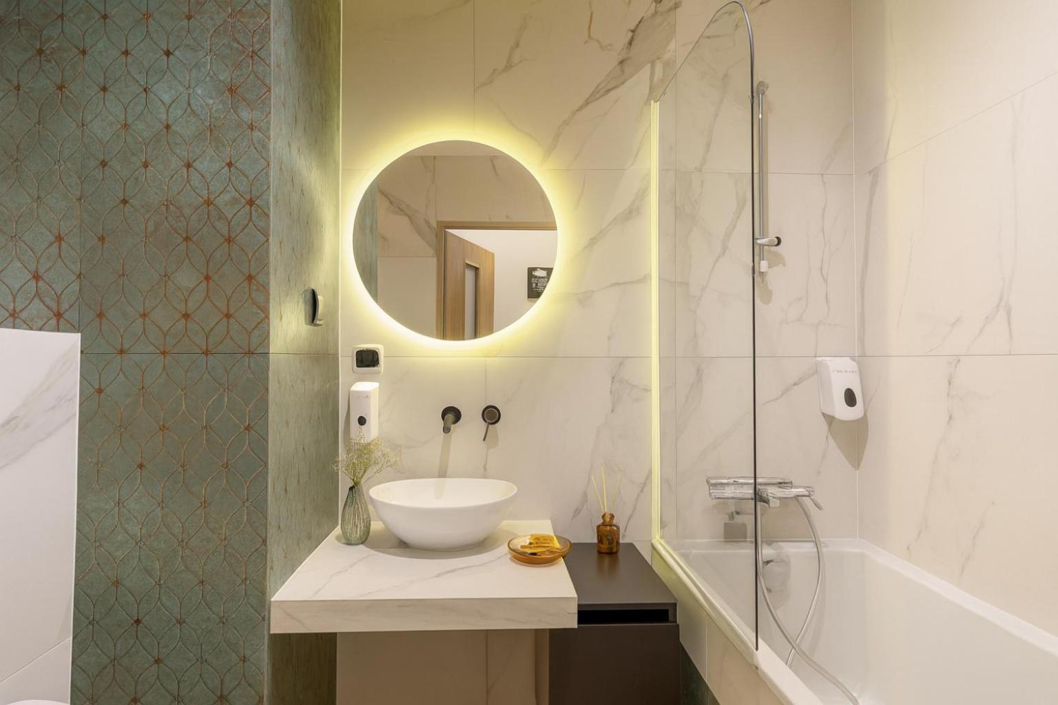 Deluxe Apartment with Balcony 11