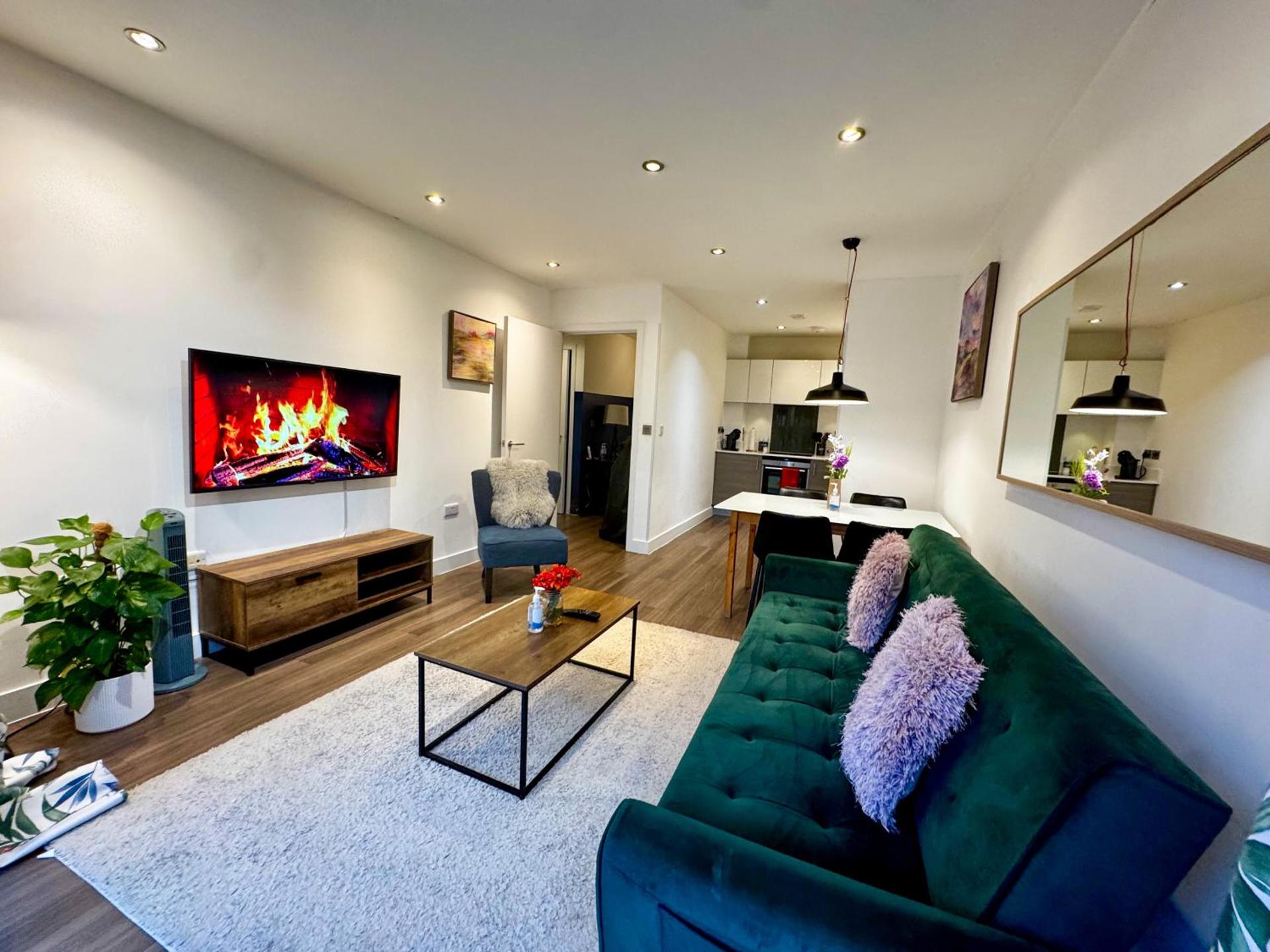 Home2Home - Train Station