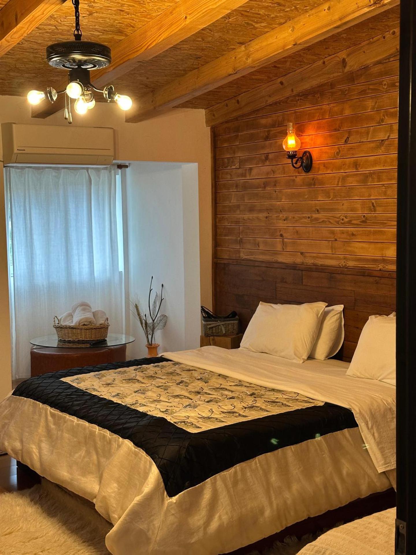 Deluxe Double Room (2 Adults + 1 Child)